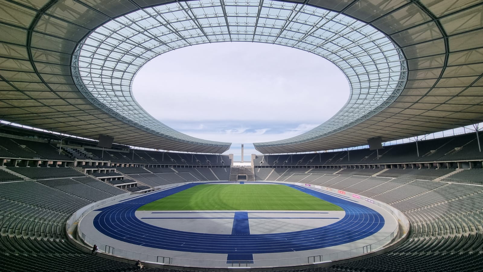 Read more about the article Borussia 19 beim traditionellen S25-Lauf in Berlin: Sonnenschein begleitet unsere Läufer ins Olympiastadion